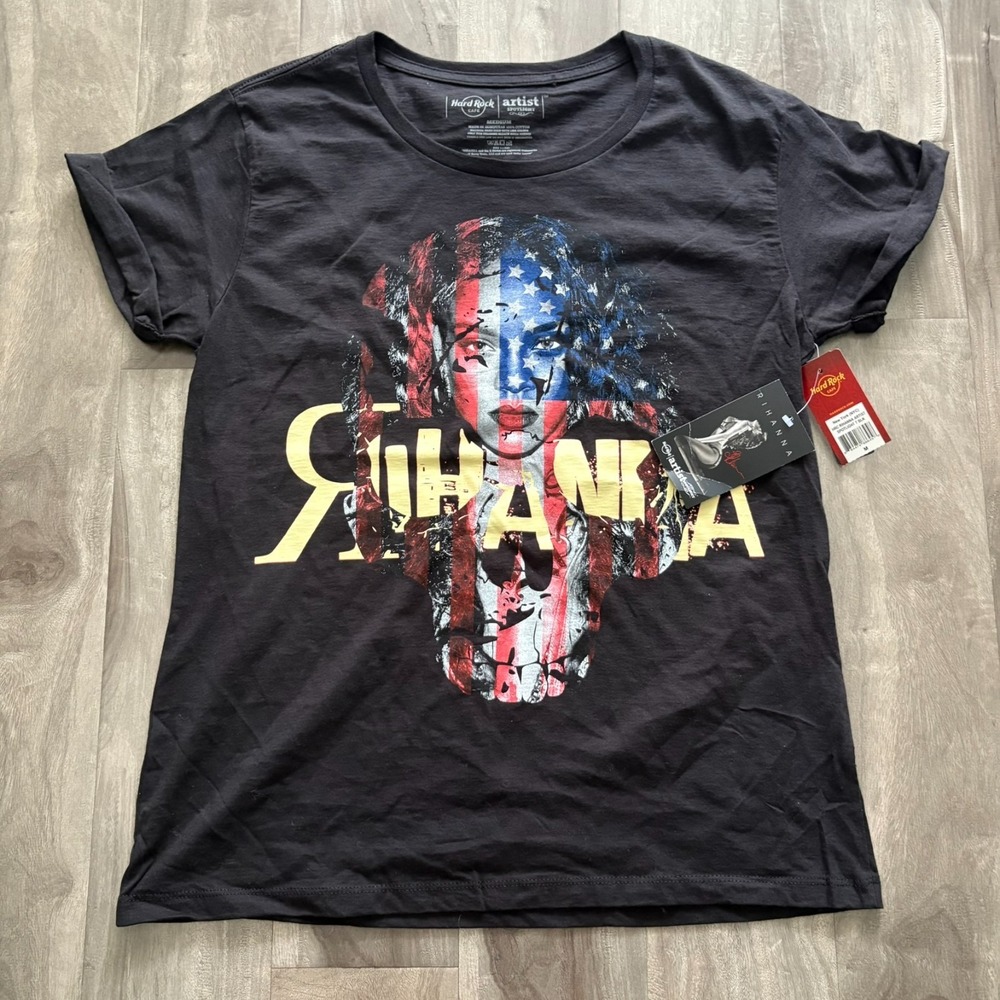 NWT Hard Rock Cafe New York Rihanna Medium T-Shirt Artist Spotlight Tee Women